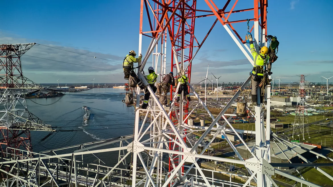 workers in PPE are working on the David Plas construction site