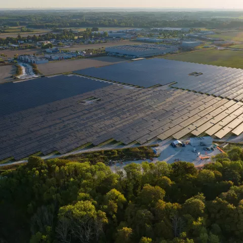 Illustration of Advantages of solar power: sustainable growth & economic benefits