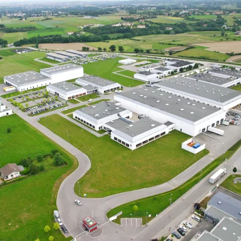 Illustration of  Laboratoires Boiron : service de maintenance pharmaceutique 24 h/24, 7 j/7 en France